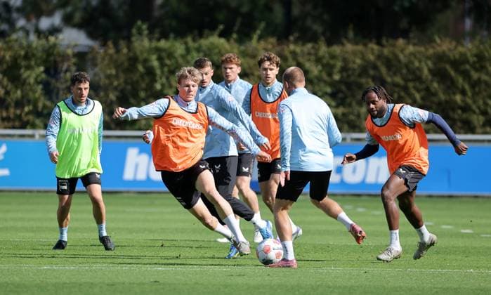 Luca Schuler, Jon Dagur Thorsteinsson Zweikampf Spielszene Aktion Fußball Fussball Saison 2025 2026 2. Bundesliga Herren DFL 23.09.2025 Training Hertha BSC Berlin DFL regulations prohibit any use of photographs as image sequences and or quasi-video.