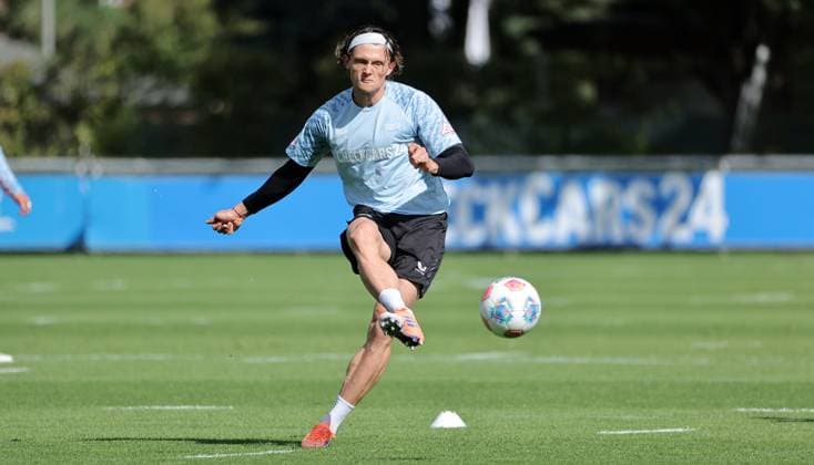 Fabian Reese Einzelbild Freisteller Aktion Fußball Fussball Saison 2025 2026 2. Bundesliga Herren DFL 23.09.2025 Training Hertha BSC Berlin DFL regulations prohibit any use of photographs as image sequences and or quasi-video.