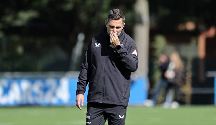 Trainer Stefan Leitl nachdenklich Aktion Oberkörper Fußball Fussball Saison 2025 2026 2. Bundesliga Herren DFL 23.09.2025 Training Hertha BSC Berlin DFL regulations prohibit any use of photographs as image sequences and or quasi-video.