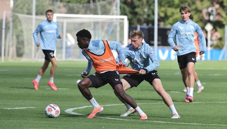 Boris Mamuzah Lum, Julian Eitschberger Zweikampf Spielszene Aktion Fußball Fussball Saison 2025 2026 2. Bundesliga Herren DFL 23.09.2025 Training Hertha BSC Berlin DFL regulations prohibit any use of photographs as image sequences and or quasi-video.