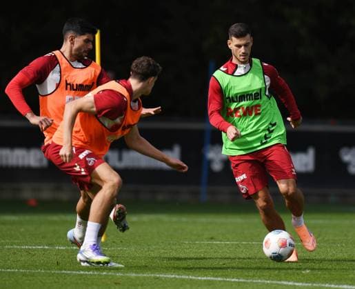 23.09.2025, xophax, Fussball , 1.FC Köln 1.FC Köln, Fussball-Bundesliga Saison 2025 2026 , Training Von links nach rechts : Cenk Özkacar , Eric Martel und Tom Krauss (DFL DFB REGULATIONS PROHIBIT ANY USE OF PHOTOGRAPHS as IMAGE SEQUENCES and or QUASI-VIDEO) Köln