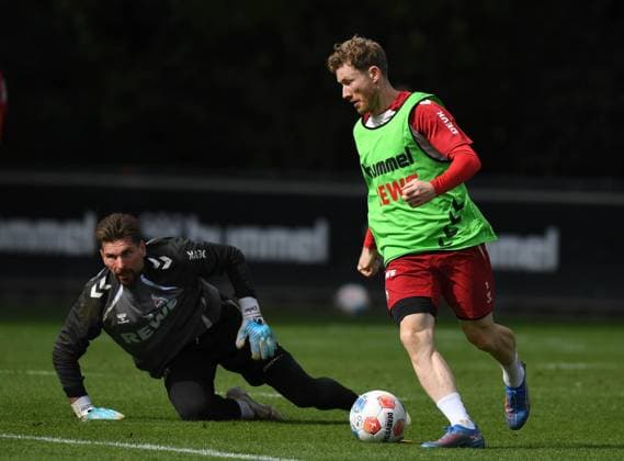 23.09.2025, xophax, Fussball , 1.FC Köln 1.FC Köln, Fussball-Bundesliga Saison 2025 2026 , Training Von links nach rechts : Ron Robert Zieler und Florian Kainz, rechts ( beide 1.FC Köln ) (DFL DFB REGULATIONS PROHIBIT ANY USE OF PHOTOGRAPHS as IMAGE SEQUENCES and or QUASI-VIDEO) Köln