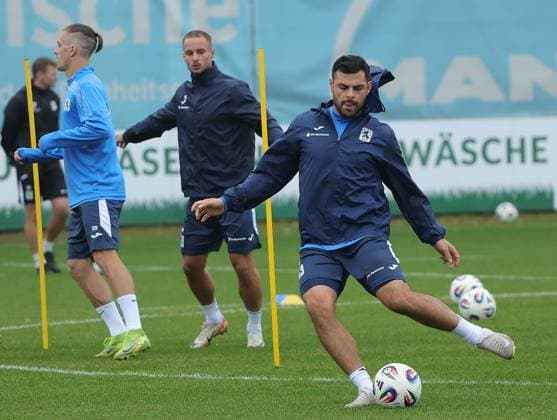 23.09.2025, TSV 1860 Training, Gruenwalderstrasse Muenchen, Fussball, im Bild: Sigurd Haugen (TSV 1860 Muenchen), Marvin Rittmueller (TSV 1860 Muenchen) und Kevin Volland (TSV 1860 Muenchen)