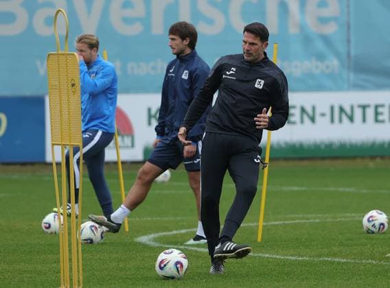 23.09.2025, TSV 1860 Training, Gruenwalderstrasse Muenchen, Fussball, im Bild: Patrick Gloeckner (TSV 1860 Muenchen)