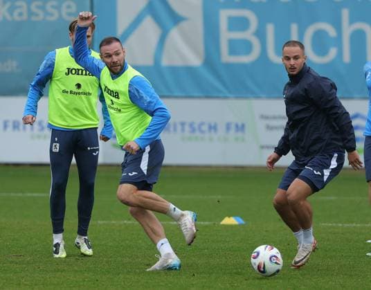 23.09.2025, TSV 1860 Training, Gruenwalderstrasse Muenchen, Fussball, im Bild: Patrick Hobsch (TSV 1860 Muenchen) und Marvin Rittmueller (TSV 1860 Muenchen)