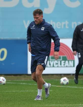 23.09.2025, TSV 1860 Training, Gruenwalderstrasse Muenchen, Fussball, im Bild: Florian Niederlechner (TSV 1860 Muenchen) weder mit Problemchen