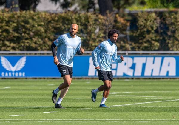 Fussball, Herren, Saison 2025 26, 2. Bundesliga, Hertha BSC, Training, v.l. John Anthony Brooks (Hertha BSC), Jeremy Dudziak (Hertha BSC), 23.09. 2025,