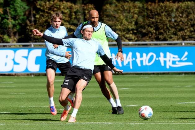 DEU, DFL, 2. FBL Hertha BSC, Training, 23.09.2025, Sportforum, Berlin, DEU, DFL, 2. FBL Hertha BSC, Training, im Bild Fabian Reese (Hertha BSC Berlin 11), Toni Leistner (Hertha BSC Berlin 37), Kennet Eichhorn (Hertha BSC Berlin 23) DFL - regulations prohibit any use of Photographs as image sequences and or quasi-video
