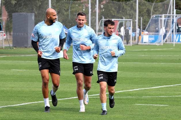 DEU, DFL, 2. FBL Hertha BSC, Training, 23.09.2025, Sportforum, Berlin, DEU, DFL, 2. FBL Hertha BSC, Training, im Bild John Anthony Brooks (Hertha BSC Berlin 25), Paul Seguin (Hertha BSC Berlin 30), Diego Demme (Hertha BSC Berlin 6) DFL - regulations prohibit any use of Photographs as image sequences and or quasi-video