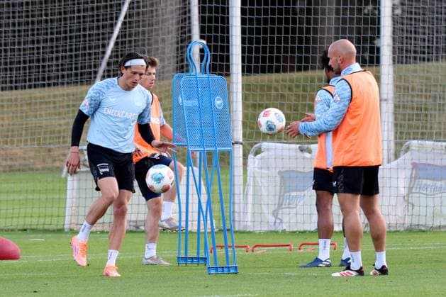 DEU, DFL, 2. FBL Hertha BSC, Training, 23.09.2025, Sportforum, Berlin, DEU, DFL, 2. FBL Hertha BSC, Training, im Bild Fabian Reese (Hertha BSC Berlin 11), Toni Leistner (Hertha BSC Berlin 37) DFL - regulations prohibit any use of Photographs as image sequences and or quasi-video