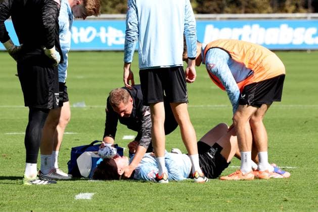 DEU, DFL, 2. FBL Hertha BSC, Training, 23.09.2025, Sportforum, Berlin, DEU, DFL, 2. FBL Hertha BSC, Training, im Bild Kennet Eichhorn (Hertha BSC Berlin 23) bekam den Ball ins Gesicht DFL - regulations prohibit any use of Photographs as image sequences and or quasi-video