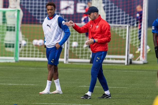 GER, Training RB Leipzig 23.09.2025, Trainingszentrum am Cottaweg, Leipzig, GER, Training RB Leipzig Ole Werner (Cheftrainer, RB Leipzig), Assan Ouedraogo (RB Leipzig 20) Â