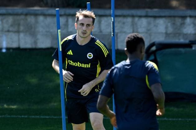 Ahead of the Dinamo Zagreb v Fenerbahce - UEFA Europa League ISTANBUL, TURKIYE - SEPTEMBER 23: Kerem Akturkoglu (L) of Fenerbahce attends the training session ahead of the UEFA Europa League first week match between Dinamo Zagreb and Fenerbahce at Can Bartu Facilities in Istanbul, Turkiye on September 23, 2025. Ahmet Okatali Anadolu Istanbul Turkey. Editorial use only. Please get in touch for any other usage.  Copyright: x2025xAnadoluxAhmetxOkatalix