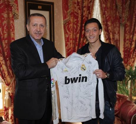 Footballer Mesut Ozil meets Turkish PM Erdogan ISTANBUL, TURKIYE - DECEMBER 24: Turkish footballer Mesut Ozil presents a Real Madrid jersey signed by all the players to Turkish Prime Minister Recep Tayyip Erdogan during his visit, in Istanbul, Turkiye on December 24, 2011. Kayhan Ozer Anadolu Istanbul Turkey. Editorial use only. Please get in touch for any other usage.  Copyright: x2025xAnadoluxKayhanxOzerx