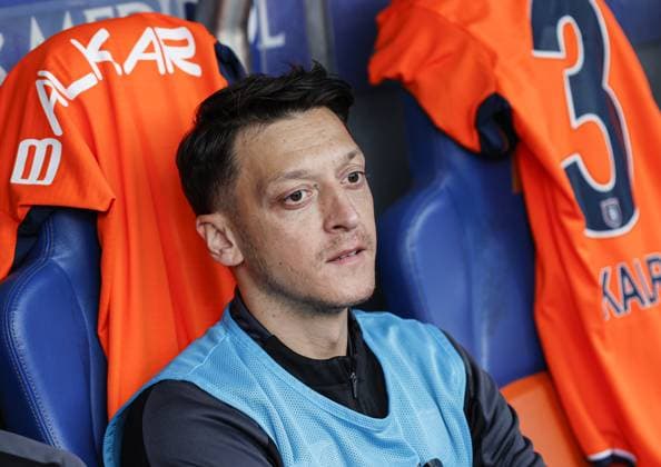 Medipol Basaksehir vs VavaCars Fatih Karagumruk - Turkish Super Lig ISTANBUL, TURKIYE - SEPTEMBER 08: Mesut Ozil of Medipol Basaksehir sits in substitutes bench during Turkish Super Lig week 7 match between Medipol Basaksehir and VavaCars Fatih Karagumruk at Basaksehir Fatih Terim Stadium in Istanbul, Turkiye on September 08, 2022. Istanbul Turkey. Editorial use only. Please get in touch for any other usage.  Copyright: x2025xAnadoluxElifxÖztürkxÖzgöncüx