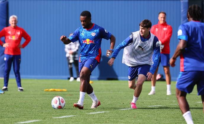 RB Leipzig - Training Bundesliga Leipzig, 23.09.2025, Trainingszentrum Cottaweg, Fußball Bundesliga , RB Leipzig - Training. , Im Bild v.l.: Ridle Baku (17, RB Leipzig) und Andrija Maksimovic (33, RB Leipzig) ,