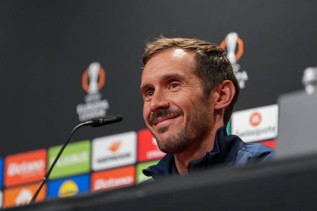 Julian Schuster (SC Freiburg, Trainer) , Pressekonferenz des SC Freiburg vor dem ersten Europa League Spiel in der Ligaphase, Pressegespräch, Deutschland, Fussball, UEFA Europa League, 1.Spieltag, 2025 2026, SC Freiburg vs. FC Basel, 23.09.2025, Pressekonferenz des SC Freiburg vor dem ersten Europa League Spiel in der Ligaphase, Pressegespräch, Schweiz, Europa-Park Stadion, Freiburg, Deutschland Freiburg Europa-Park Stadion Baden-Württemberg Deutschland Copyright: xArnexAmbergx