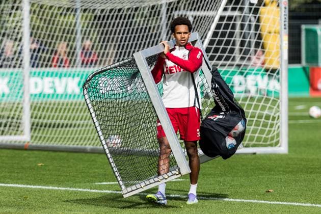 Training 1. FC Köln; 23.09.2025 Youssoupha Niang (1. FC Köln) auf dem Weg ins Individualtraining Training 1. FC Köln; Geissbockheim, 23.09.2025 Copyright: xBEAUTIFULxSPORTS Wunderlx
