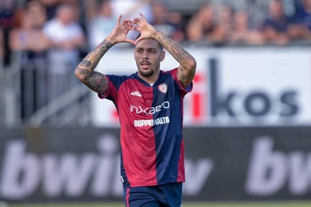Cagliari s Gianuca Gaetano scores a penalty kick for 1-0 during the Coppa Italia Frecciarossa soccer match between Cagliari Calcio and Frosinone at the Unipol Domus in Cagliari, Sardinia - Tuesday, 23 september 2025. - Soccer  Copyright: xGianlucaxZuddas LaPressex