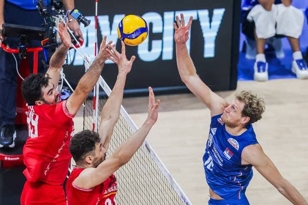 (250923) -- PASAY CITY, Sept. 23, 2025 -- Drazen Luburic (R) of Serbia competes during the round of 16 match between Serbia and Iran at the FIVB Men s World Championship, WM, Weltmeisterschaft 2025 in Pasay City, the Philippines, on September 23, 2025. ) (SP)PHILIPPINES-PASAY CITY-VOLLEYBALL-FIVB MEN S WORLD CHAMPIONSHIP 2025-SRB VS IRI ROUELLExUMALI 