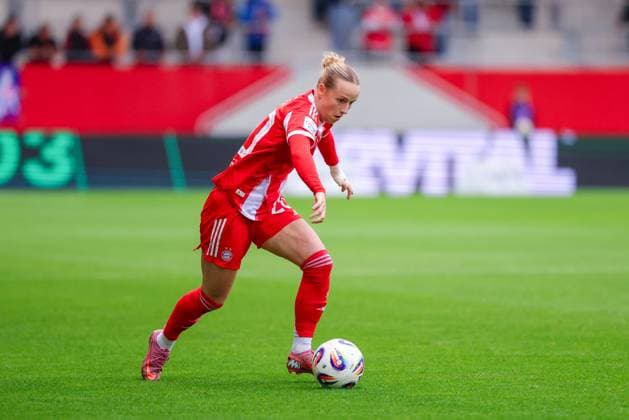 Franziska Kett (20, FC Bayern München) beim Spiel zwischen FC Bayern München v SC Freiburg, Fußball, Frauen, Google Pixel Frauen-Bundesliga, 2025 2026, 4.Spieltag am 23.09.2025 in München, FC Bayern Campus. DFL and DFB regulations prohibit any use of photographs as image sequences and or quasi-video. Bayern Deutschland