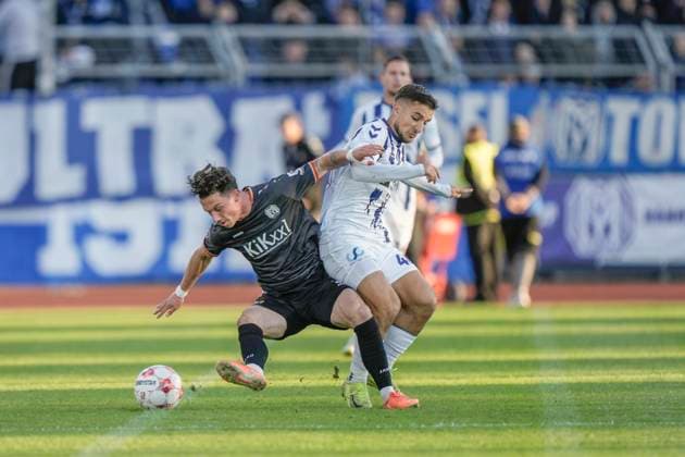 23.09.2025, Marschweg Stadion, Oldenburg, GER, Niedersachsenpokal-Viertelfinale: VfB Oldenburg vs SV Meppen, Tobias Mißner (SV Meppen 3) DFL REGULATIONS PROHIBIT ANY USE OF PHOTOGRAPHS AS IMAGE SEQUENCES AND OR QUASI-VIDEO. Oldenburg Niedersachsen Deutschland Marschweg Stadion