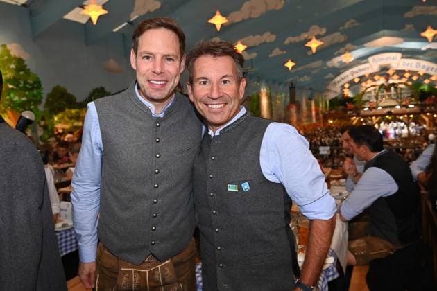 v.li:Dr. Christian WERNER (Sportdirektor 1860 Muenchen) Praesident Gernot MANG (1860) TSV 1860 Muenchen auf dem 190. Oktoberfest 2025 am 23.09.2025 im Hacker Festzelt.