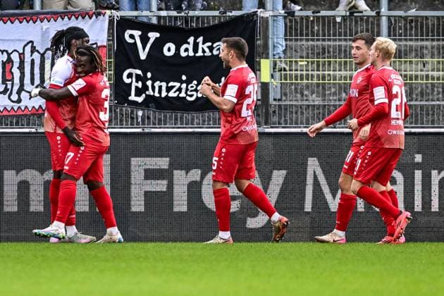 Wuerzburger Kickers gegen TSV Schwaben Augsburg, Wuerzburg, 23.09.2025 Jubel bei Wuerzburg nach dem 1:0 , Wuerzburg, 23.09.2025 - 10. Spieltag der Regionalliga Bayern, Wuerzburger Kickers gegen TSV Schwaben Augsburg, Wuerzburg Akon Arena Copyright: xBEAUTIFULxSPORTS Märklx