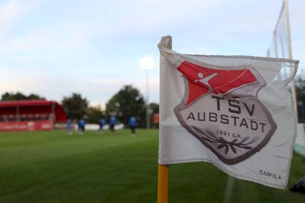 23.09.2025, xjcx, Herren, Fussball, Saison 2025 2026, Regionalliga Bayern, 9. Spieltag: TSV Aubstadt - FV Illertissen Symbolbild, Flutlicht-Spiel in der NGN-Arena Aubstadt Sulzfeld Schulstadion Aubstadt Bayern Deutschland