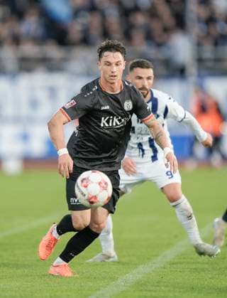 23.09.2025, Marschweg Stadion, Oldenburg, GER, Niedersachsenpokal-Viertelfinale: VfB Oldenburg vs SV Meppen, Tobias Mißner (SV Meppen 3) DFL REGULATIONS PROHIBIT ANY USE OF PHOTOGRAPHS AS IMAGE SEQUENCES AND OR QUASI-VIDEO. Oldenburg Niedersachsen Deutschland Marschweg Stadion