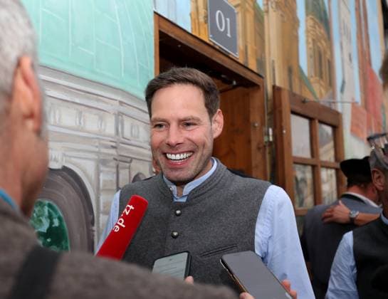 Fussball, Herren, 3.Liga, Saison 2025 2026, TSV 1860 München, offizieller Wiesnbesuch, Hacker-Festzelt Dr.Christian Werner, Geschäftsführer (TSV 1860 München) im Interview
