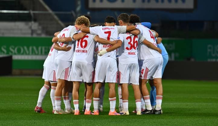 23.09.2025 - Fussball - Saison 2025 2026 - Regionalliga Bayern - 10. Spieltag: SpVgg Greuther Fürth Fuerth II U23 ( Kleeblatt ) - 1. FC Nürnberg II FCN ( Club ) - - xwoxzix - Teamkreis Mannschaft Team FCN