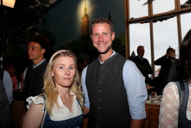 Fussball, Herren, 3.Liga, Saison 2025 2026, TSV 1860 München, offizieller Wiesnbesuch, Hacker-Festzelt Thomas Dähne Daehne (TSV 1860 München) mit Begleitung