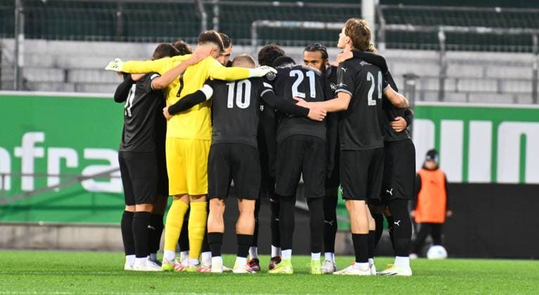 23.09.2025 - Fussball - Saison 2025 2026 - Regionalliga Bayern - 10. Spieltag: SpVgg Greuther Fürth Fuerth II U23 ( Kleeblatt ) - 1. FC Nürnberg II FCN ( Club ) - - xwoxzix - Teamkreis Mannschaft Team SpVgg