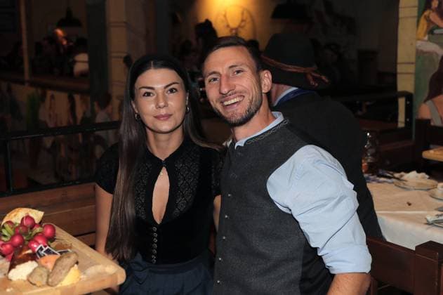 Fussball, Herren, 3.Liga, Saison 2025 2026, TSV 1860 München, offizieller Wiesnbesuch, Hacker-Festzelt Philipp Maier (TSV 1860 München) mit Begleitung