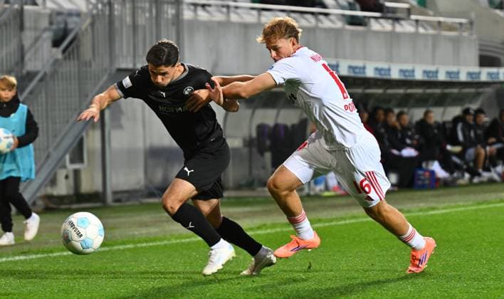 23.09.2025 - Fussball - Saison 2025 2026 - Regionalliga Bayern - 10. Spieltag: SpVgg Greuther Fürth Fuerth II U23 ( Kleeblatt ) - 1. FC Nürnberg II FCN ( Club ) - - xwoxzix - Adem Imeri (17, SpVgg Greuther Fürth II ) Eric Porstner (16, 1. FC Nürnberg FCN II )