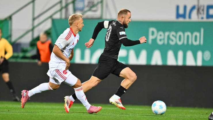 23.09.2025 - Fussball - Saison 2025 2026 - Regionalliga Bayern - 10. Spieltag: SpVgg Greuther Fürth Fuerth II U23 ( Kleeblatt ) - 1. FC Nürnberg II FCN ( Club ) - - xwoxzix - Benedikt Kirsch (10, 1. FC Nürnberg FCN II ) Daniel Adlung (10, SpVgg Greuther Fürth II )
