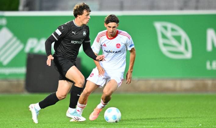 23.09.2025 - Fussball - Saison 2025 2026 - Regionalliga Bayern - 10. Spieltag: SpVgg Greuther Fürth Fuerth II U23 ( Kleeblatt ) - 1. FC Nürnberg II FCN ( Club ) - - xwoxzix - Lukas Reich (9,SpVgg Greuther Fürth II ) Tino Kusanovic (7, 1. FC Nürnberg FCN II )
