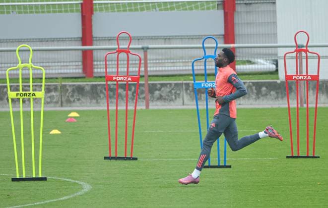 23.09.2025, FC Bayern Training, Saebenerstrasse Muenchen, Fussball, im Bild: Alphons Davies (FC Bayern Muenchen) sprintet