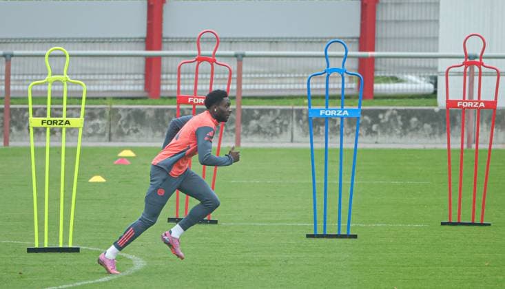 23.09.2025, FC Bayern Training, Saebenerstrasse Muenchen, Fussball, im Bild: Alphons Davies (FC Bayern Muenchen) sprintet