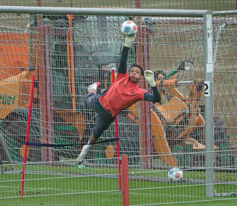 23.09.2025, FC Bayern Training, Saebenerstrasse Muenchen, Fussball, im Bild: Leonard Prescott (FCB U19)