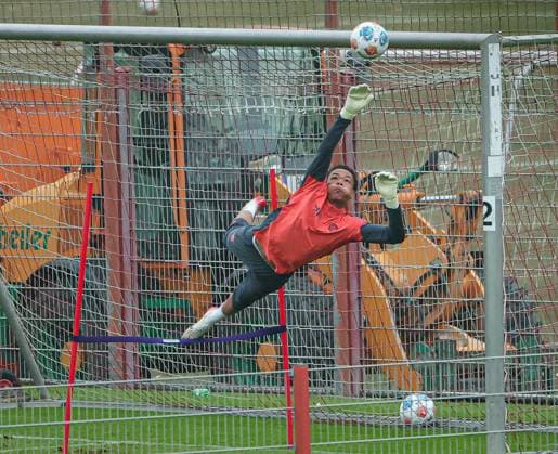23.09.2025, FC Bayern Training, Saebenerstrasse Muenchen, Fussball, im Bild: Leonard Prescott (FCB U19)