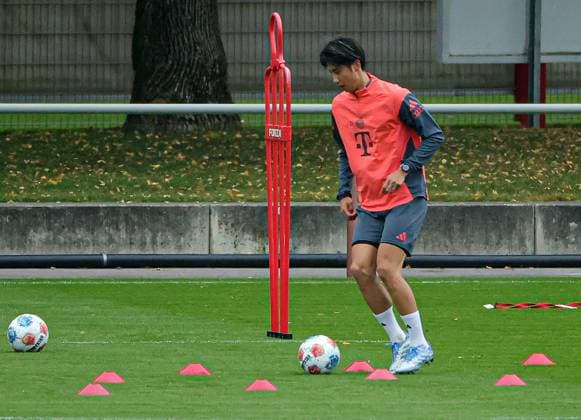 23.09.2025, FC Bayern Training, Saebenerstrasse Muenchen, Fussball, im Bild: Hiroki Ito (FC Bayern Muenchen)