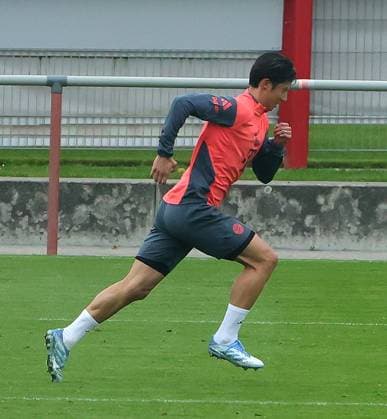 23.09.2025, FC Bayern Training, Saebenerstrasse Muenchen, Fussball, im Bild: Hiroki Ito (FC Bayern Muenchen) sprintet