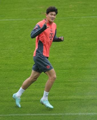 23.09.2025, FC Bayern Training, Saebenerstrasse Muenchen, Fussball, im Bild: Min-Jae Kim (FC Bayern Muenchen) gruesst freundlich