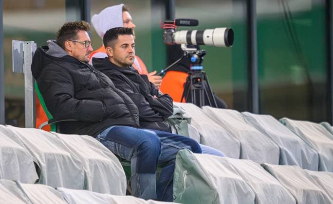23.09.2025 - Fussball - Saison 2025 2026 - Regionalliga Bayern - 10. Spieltag: SpVgg Greuther Fürth Fuerth II U23 ( Kleeblatt ) - 1. FC Nürnberg II FCN ( Club ) - - xwoxzix - Miroslav Miro Klose und Jens Bauer auf Tribüne Haupttribüne