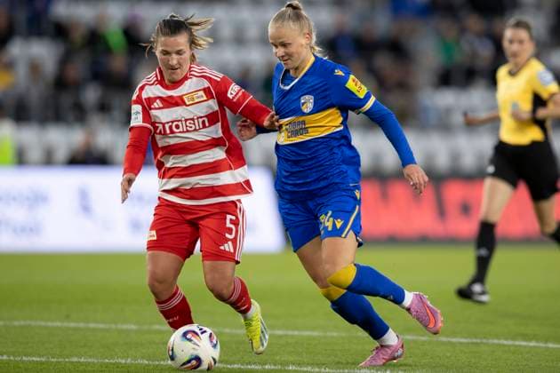Google Pixel Frauen-Bundesliga: FC Carl Zeiss Jena vs. 1. FC Union Berlin; Jena; 23.09.2025 Katja Orschmann ( 5; 1. FC Union Berlin) gegen Isabella Jaron ( 24; FC Carl Zeiss Jena) Google Pixel Frauen-Bundesliga: FC Carl Zeiss Jena vs. 1. FC Union Berlin; ad hoc arena im Ernst-Abbe-Sportfeld; 23.09.2025 Copyright: xBEAUTIFULxSPORTS Duehringx
