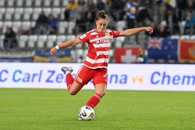 Fußball I Frauen I Saison 2025-2026 I Bundesliga I 4. Spieltag I FC Carl Zeiss Jena - 1. FC Union Berlin I 23.09.2025 Anna Weiß (21, 1. FC Union Berlin) schießt Freisteller, Nahaufnahme, Porträt, Portrait, Einzelfoto, Einzelbild, Körper Jena Ernst-Abbe-Sportfeld, ad hoc Arena Thüringen Deutschland Copyright: xLobeca InesxHähnelx