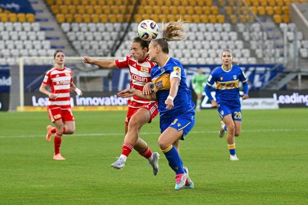 Fußball I Frauen I Saison 2025-2026 I Bundesliga I 4. Spieltag I FC Carl Zeiss Jena - 1. FC Union Berlin I 23.09.2025 Kopfballduell Lisa Heiseler (7, 1. FC Union Berlin) und Toma Ihlenburg (3, FC Carl Zeiss Jena) Jena Ernst-Abbe-Sportfeld, ad hoc Arena Thüringen Deutschland Copyright: xLobeca InesxHähnelx