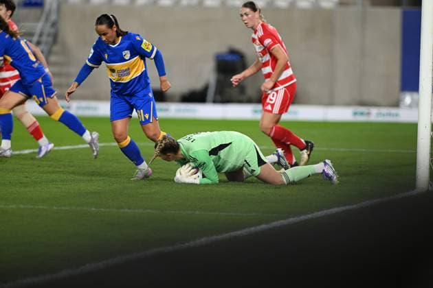 RECORD DATE NOT STATED Nelly Juckel (31; CZJ) sichert den Ball im Strafraum gegen Samantha Steuerwald (19; 1. FC Union Berlin) GPFPL FC Carl Zeiss Jena gegen 1. FC Union Berlin 23.09.2025 Copyright: xJoshuaxHildebrandtx
